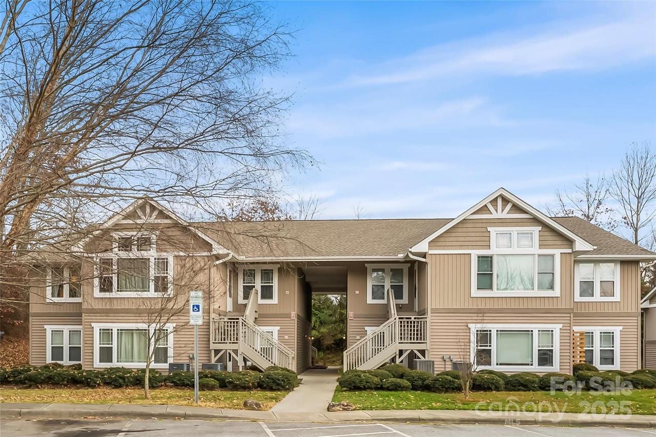 81 Morningside Ln., Hendersonville, NC 28792