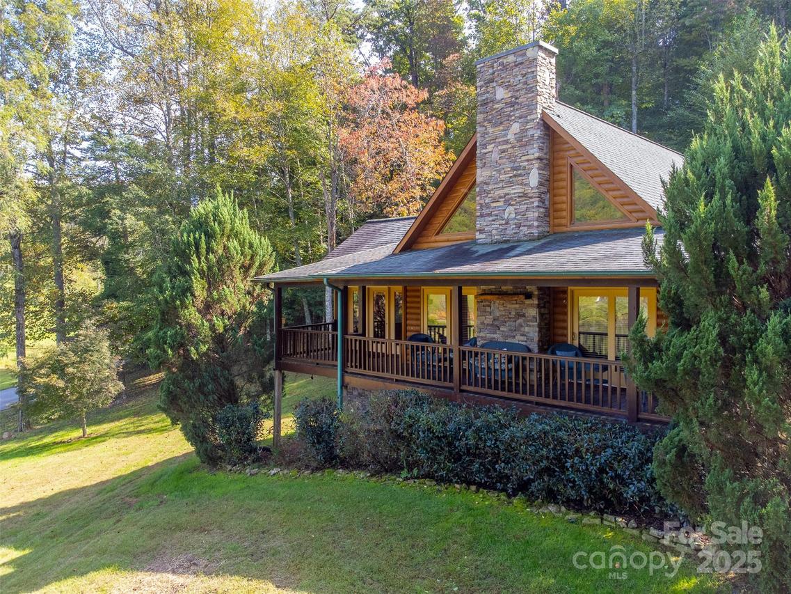 25 Black Oak Dr., Hayesville, NC 28904