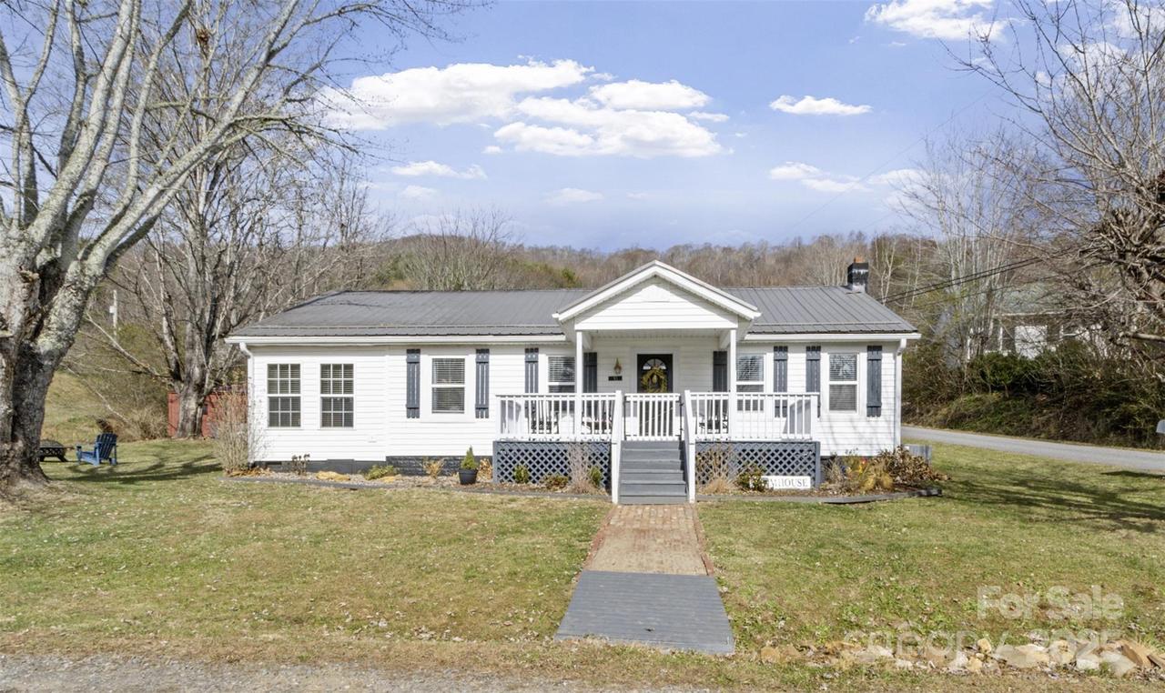 10 Birds Eye View, Burnsville, NC 28714