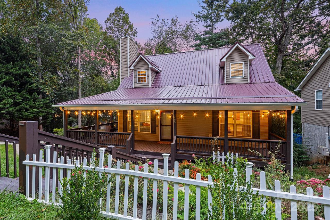 28 Grove Garden Ave., Candler, NC 28715