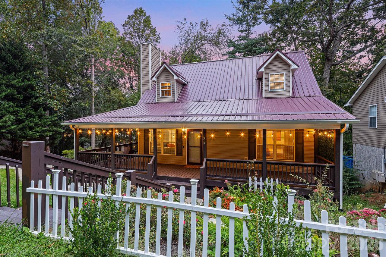 28 Grove Garden Ave., Candler, NC 28715