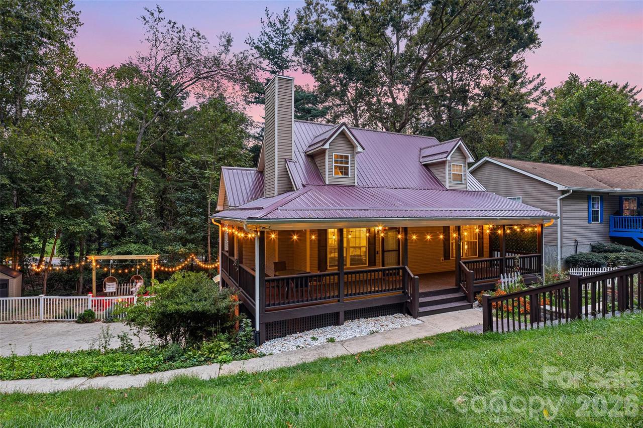 28 Grove Garden Ave., Candler, NC 28715