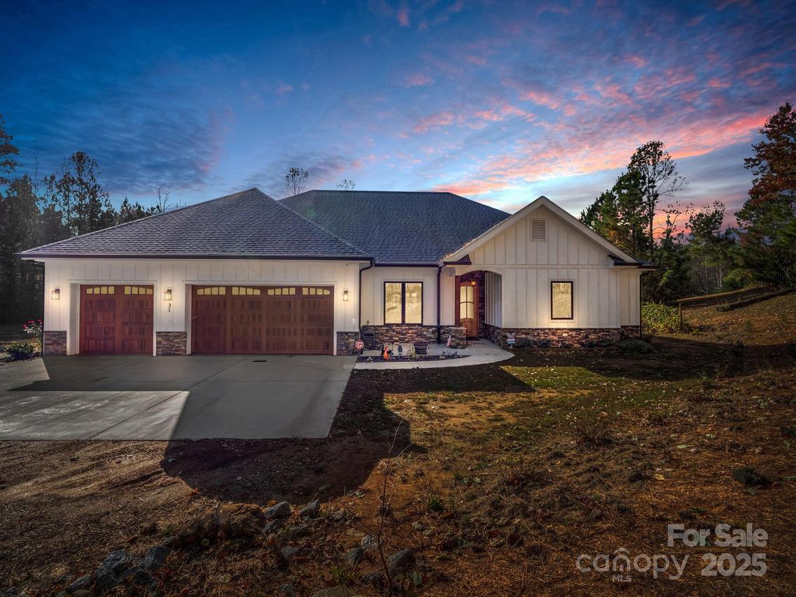 21 Rock Ridge Rd., Mill Spring, NC 28756