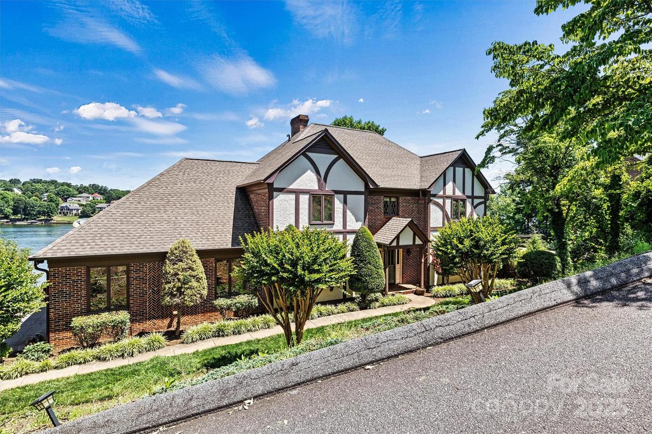 476 44th Avenue Dr., Hickory, NC 28601