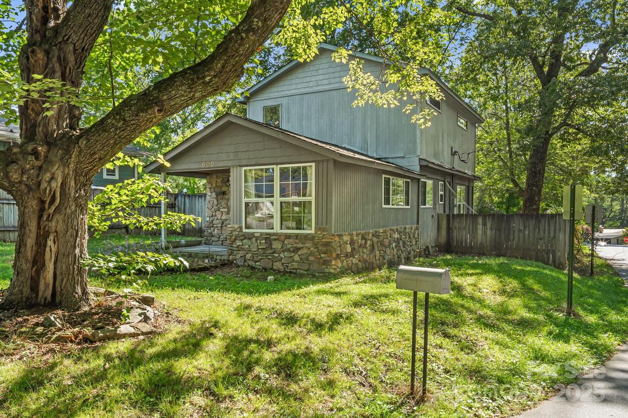 609 Maple St., Brevard, NC 28712
