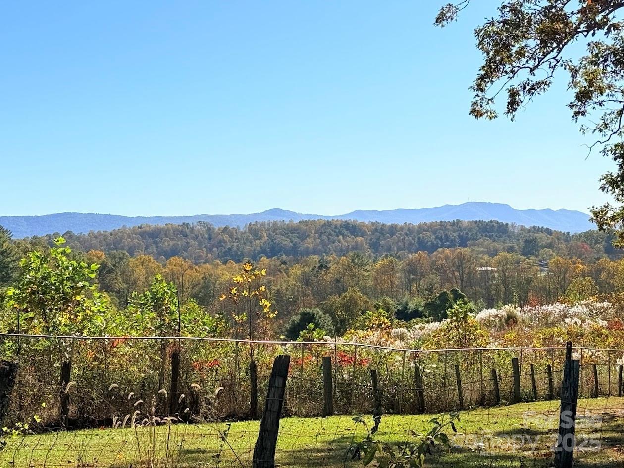 37 Bittersweet Dr., Hendersonville, NC 28792