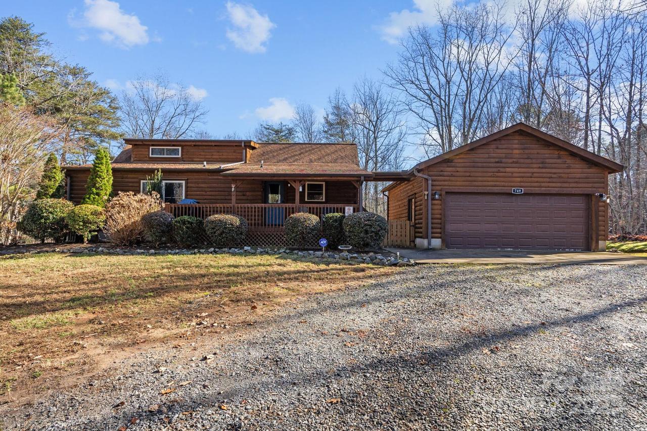 749 Henry Thompson Rd., Tryon, NC 28782