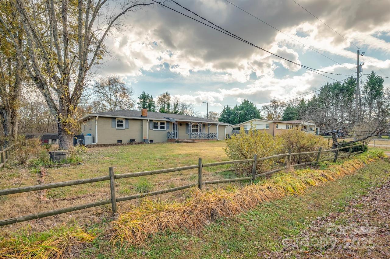 258 Brookmont Ave., Forest City, NC 28043