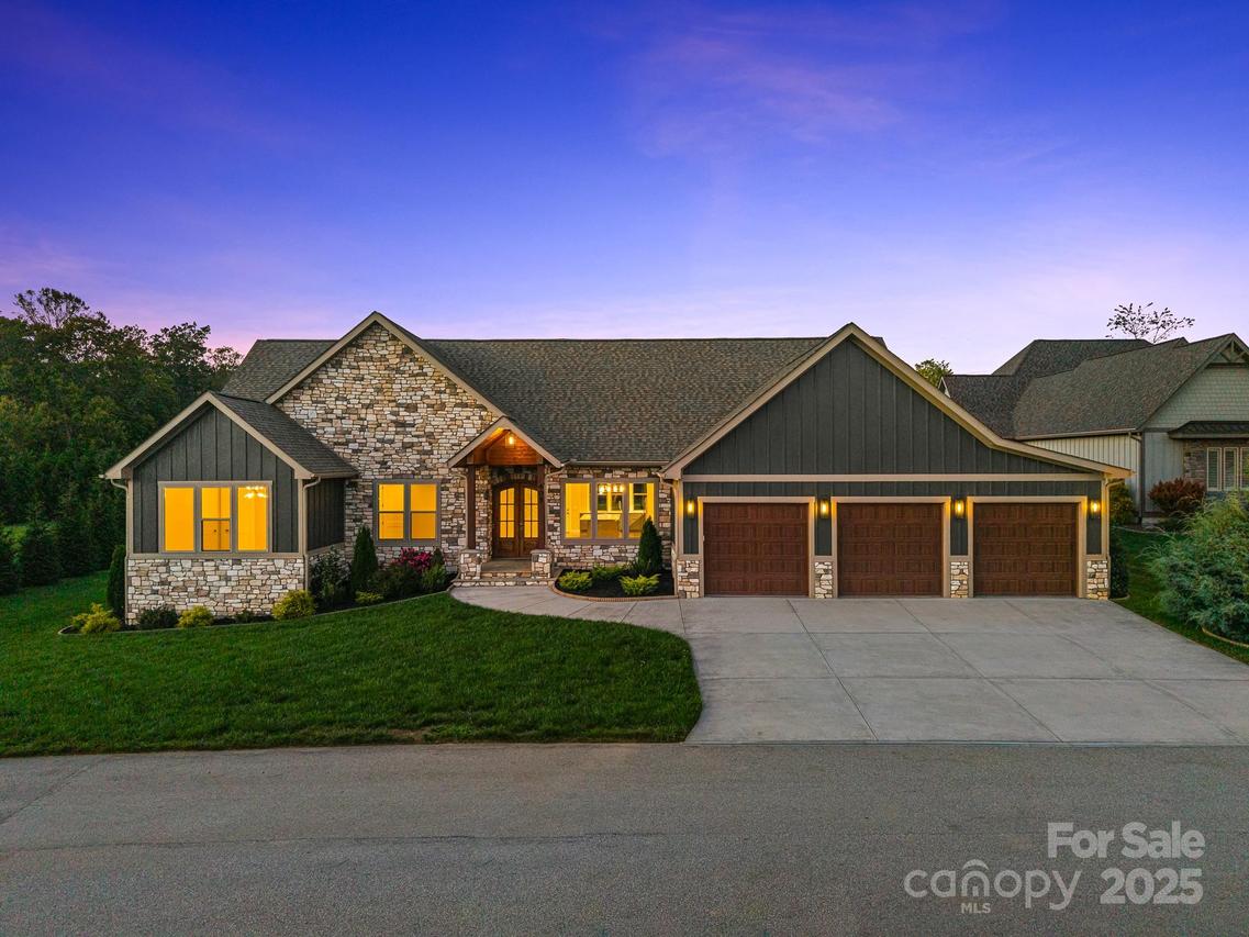 405 Samuel Dr., Mills River, NC 28759