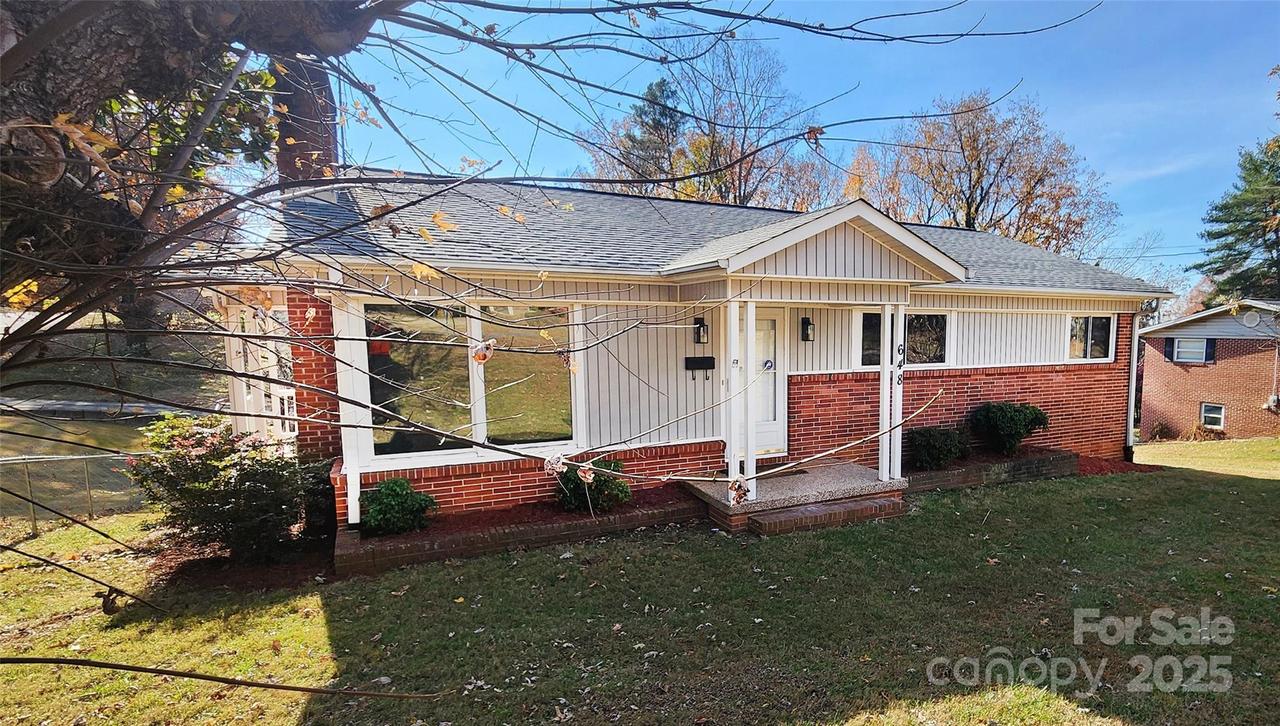 648 7th Ave., Hickory, NC 28602
