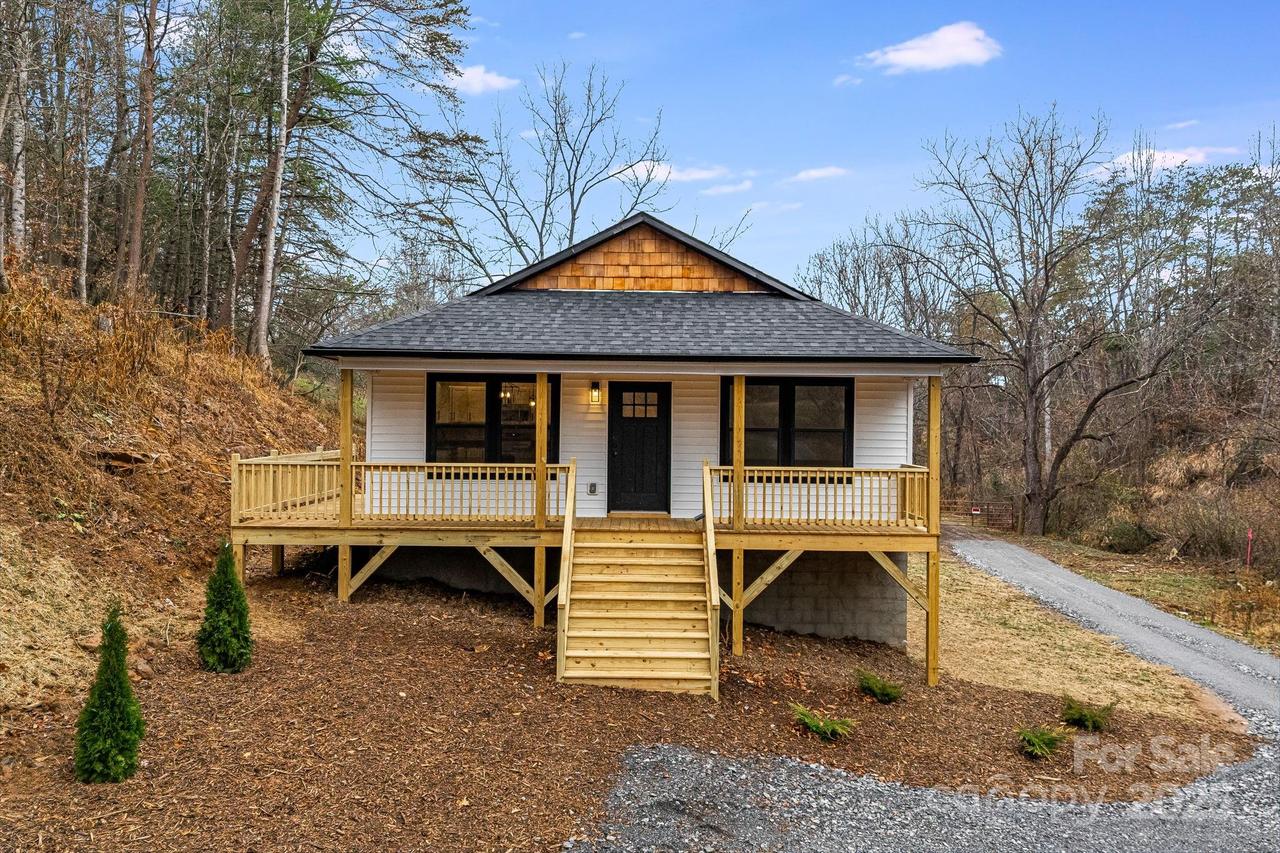 17 Melton Dr., Weaverville, NC 28787