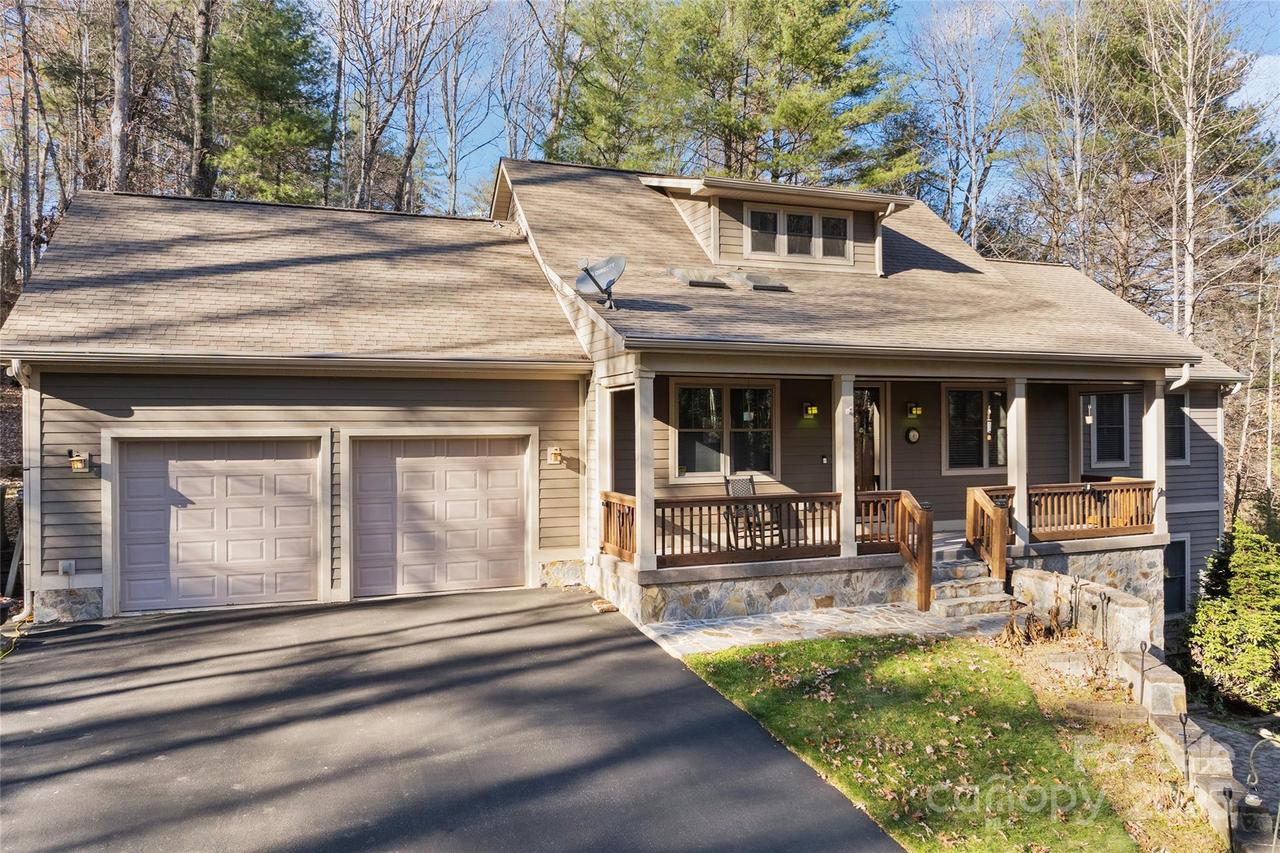 102 Wolf Shoals Dr., Hendersonville, NC 28739