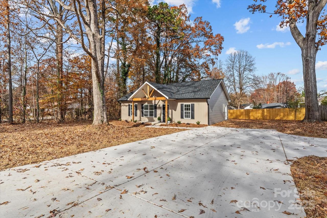 402 N Ward Ave., High Point, NC 27262