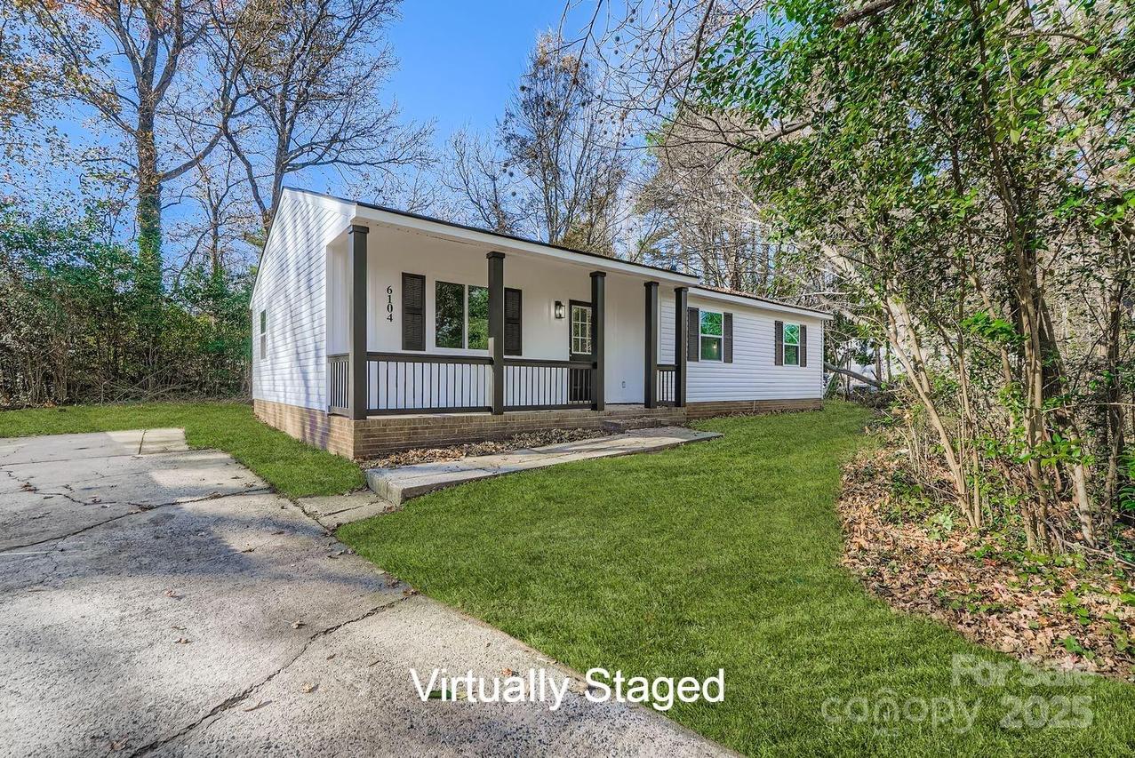 6104 Bridlewood Ln., Charlotte, NC 28215