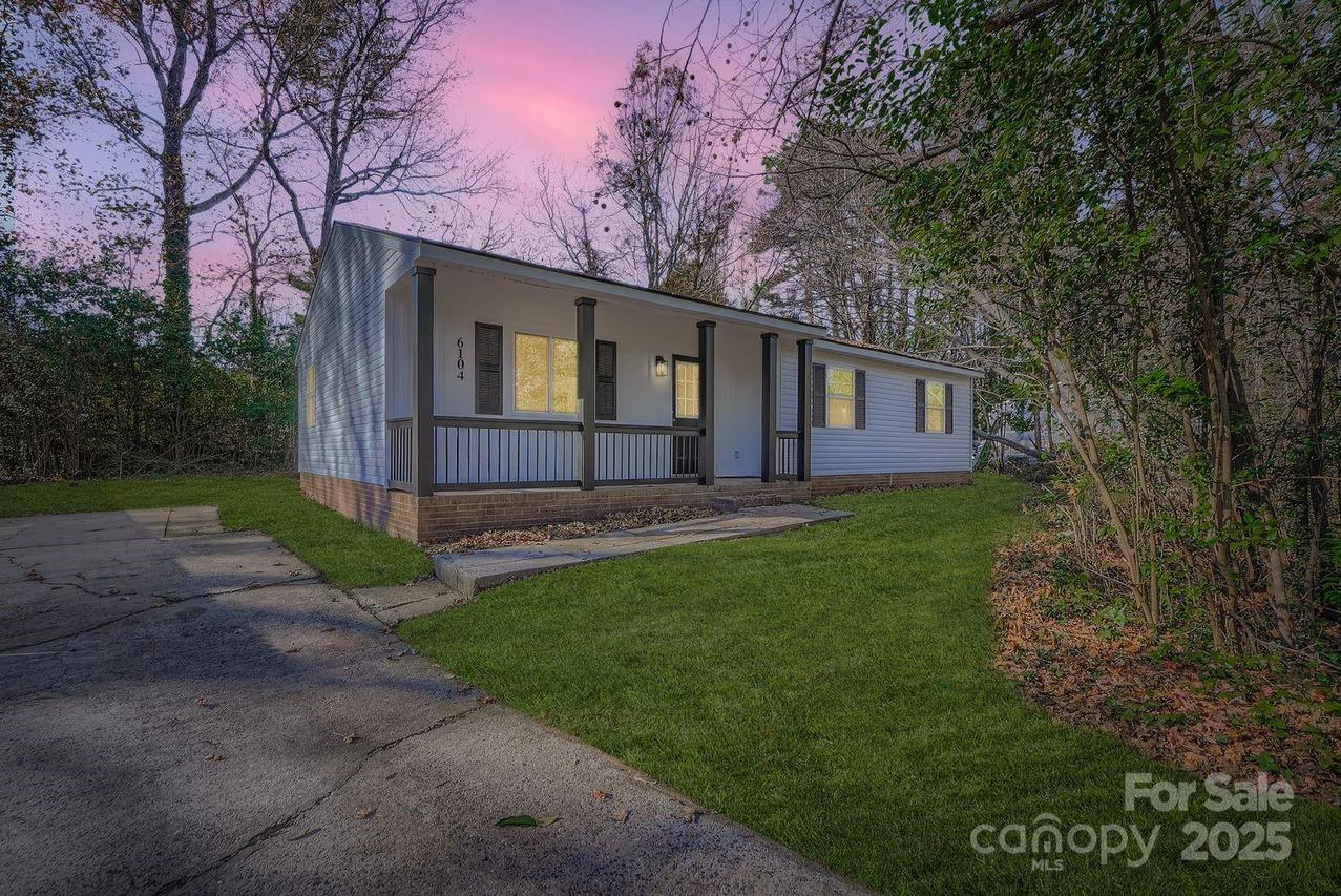 6104 Bridlewood Ln., Charlotte, NC 28215