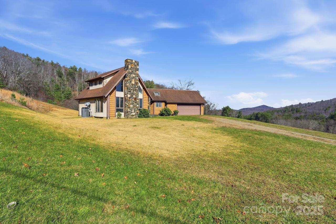 206 Lane L Massey Rd., Crumpler, NC 28617