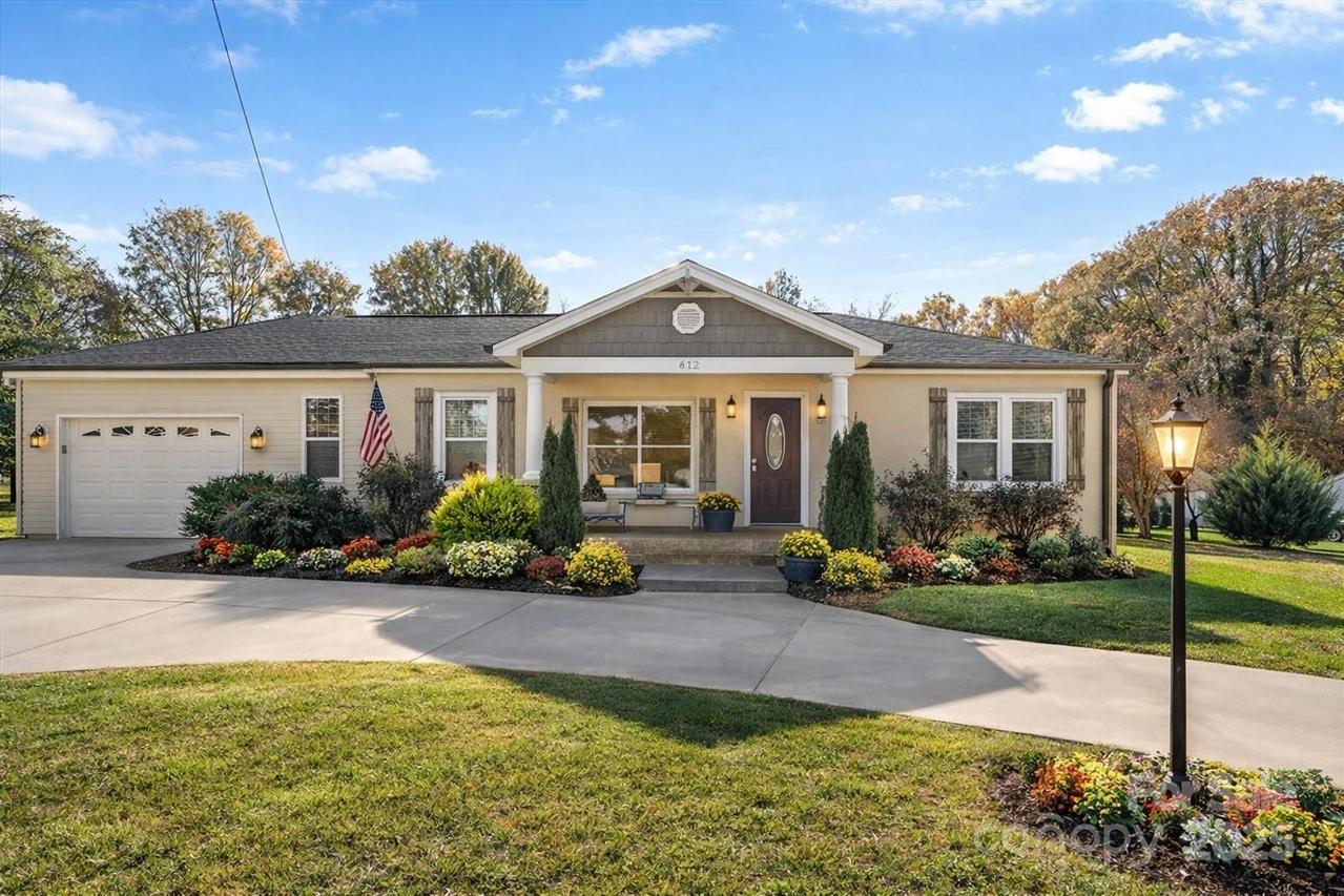 492 14th Ave., Hickory, NC 28601