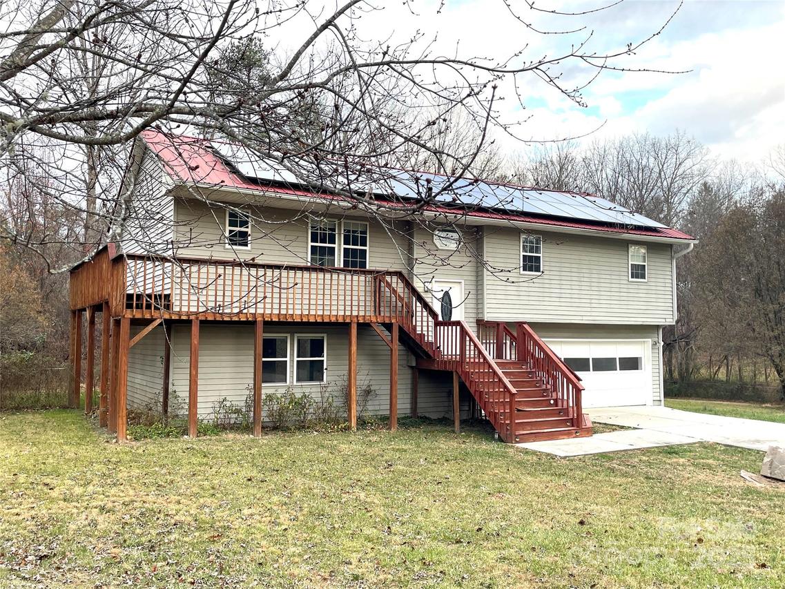 14 Spring Lake Dr., Fletcher, NC 28732