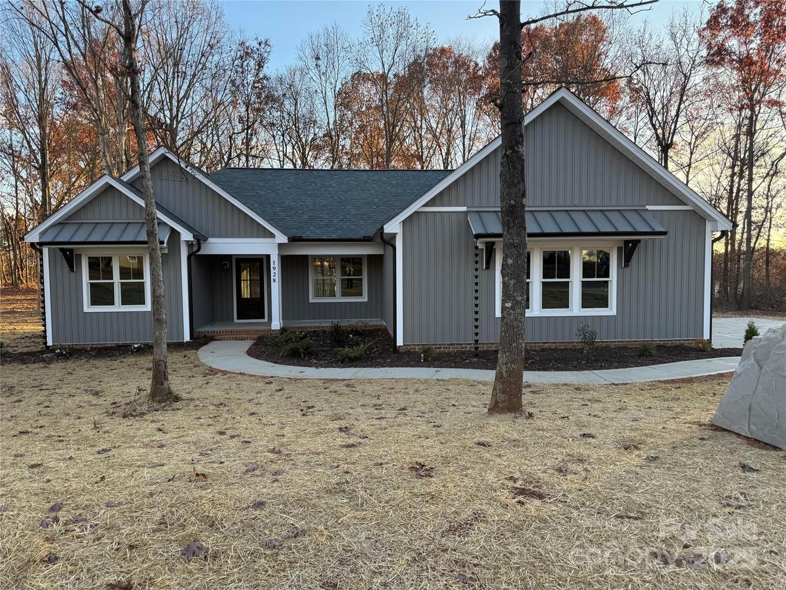 1928 Friendly Ln., Newton, NC 28658