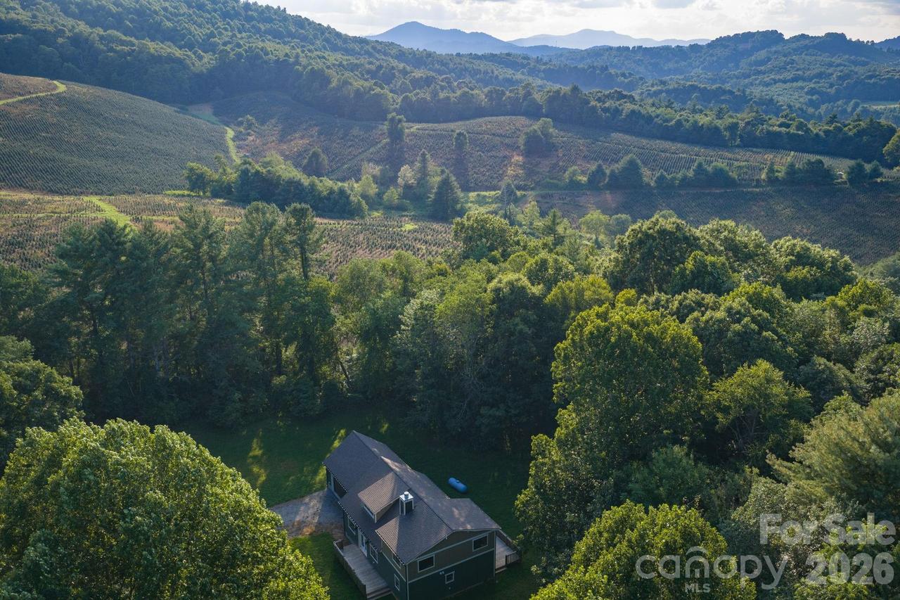 486 Hunter-lysik Way, Laurel Springs, NC 28644