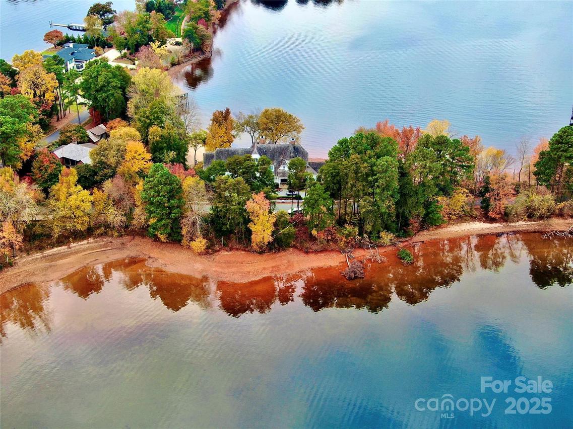 17832 Mollypop Ln., Cornelius, NC 28031