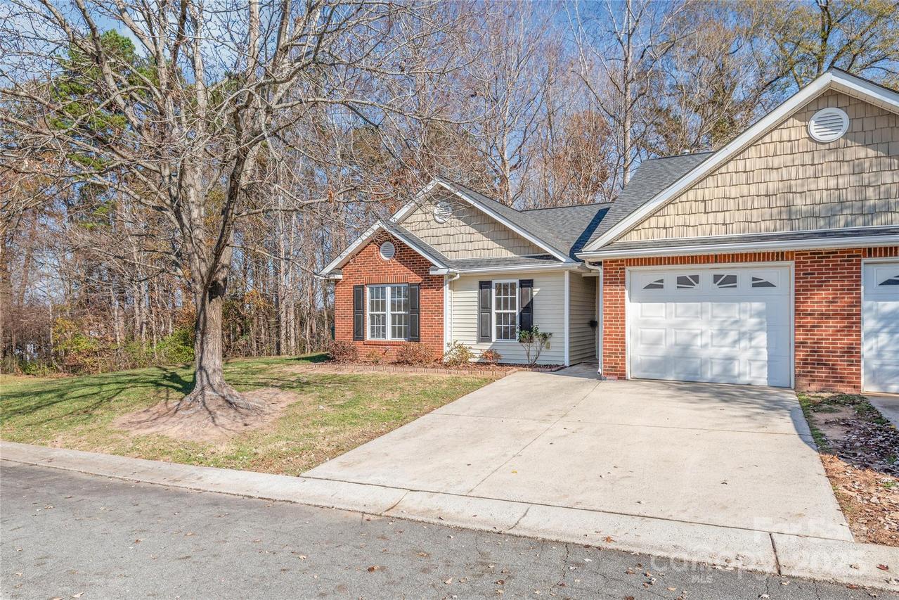 112 Dujon Ct., Mount Holly, NC 28120