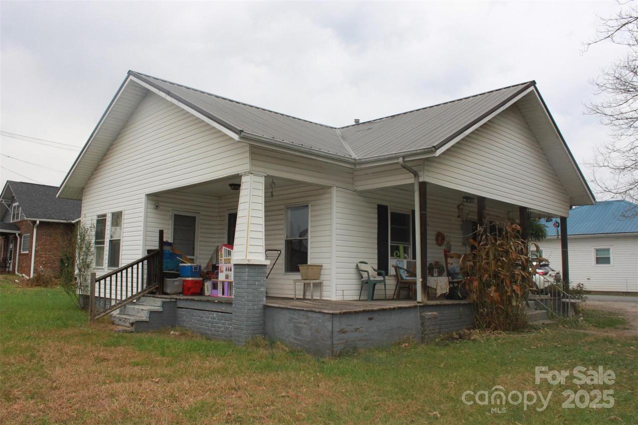 122 Dillashaw Dr., Forest City, NC 28043