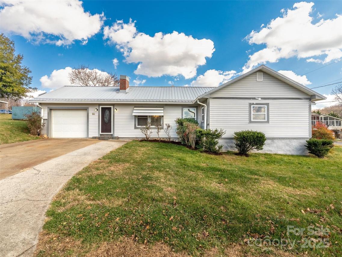 82 Morgan St., Canton, NC 28716