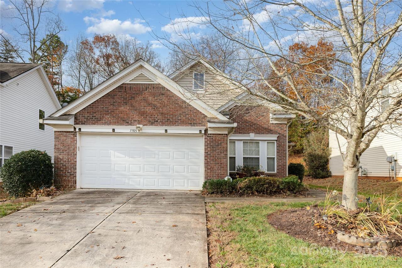 7705 Ponderosa Pine Ln., Charlotte, NC 28215