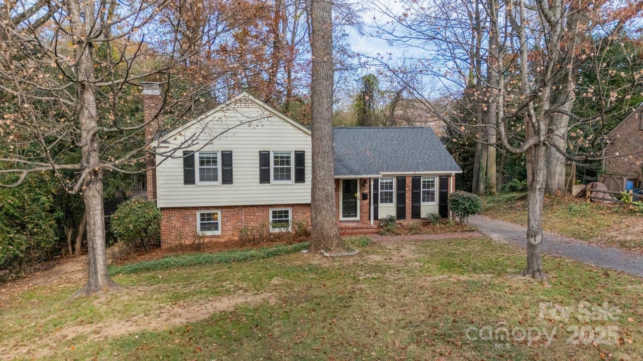 3221 Northampton Dr., Charlotte, NC 28210
