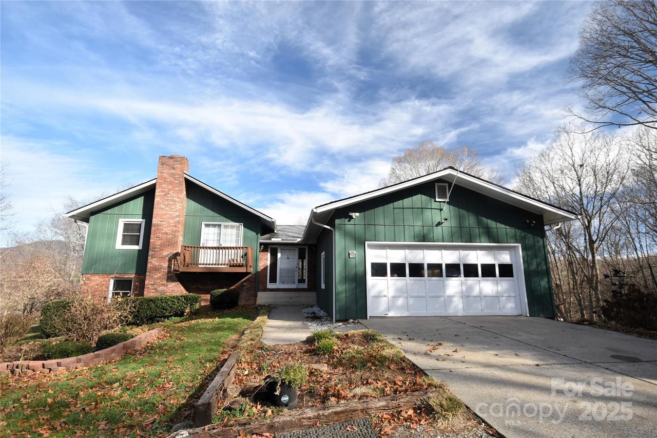 119 Pleasant Hill Cir., Waynesville, NC 28786