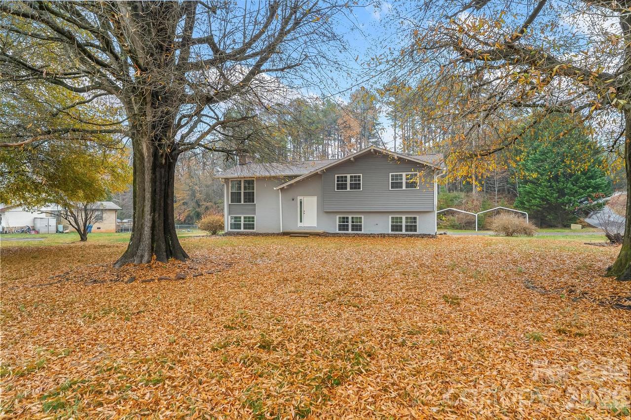 2210 24th Street Cir., Hickory, NC 28601