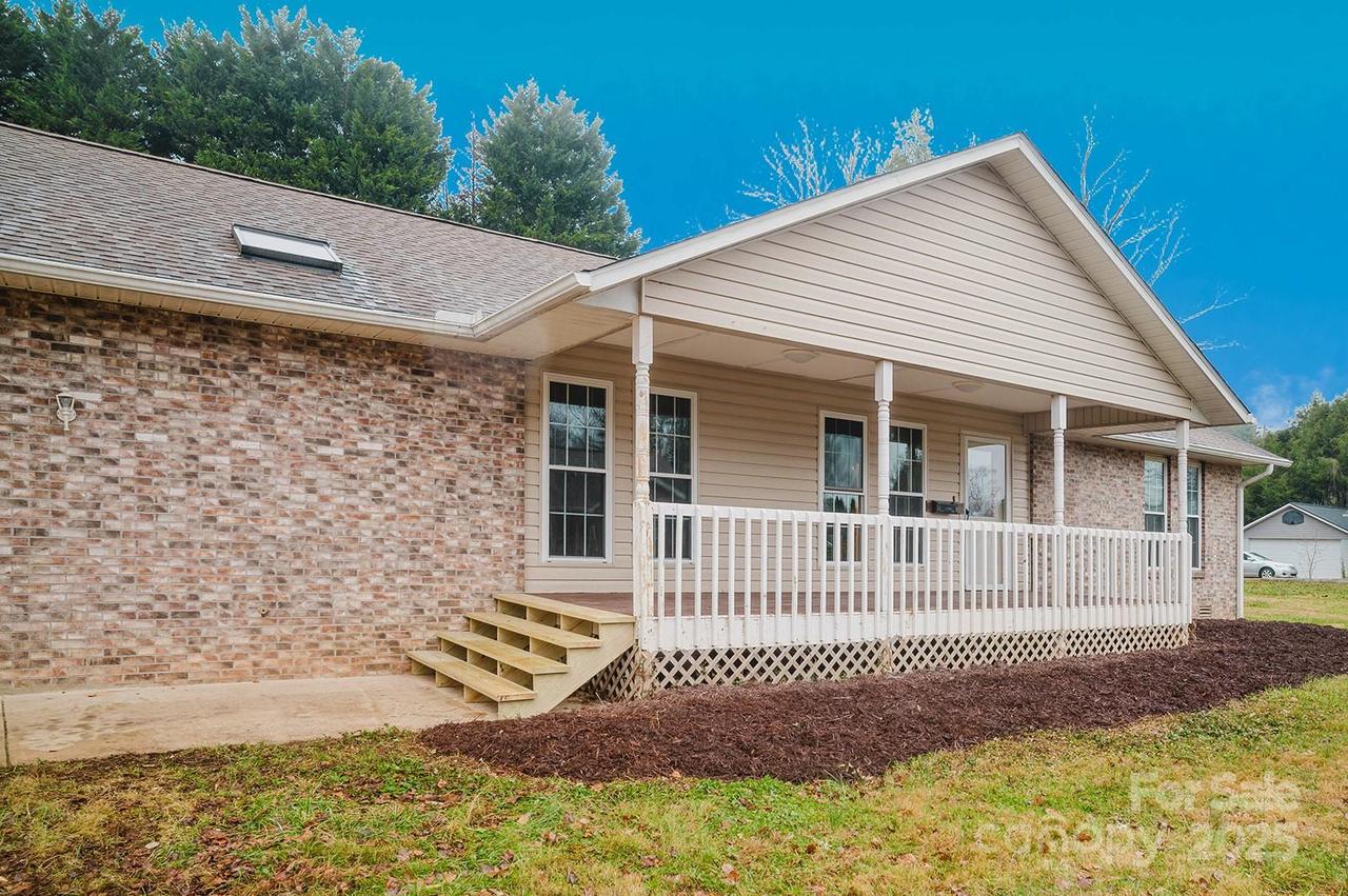 13 Cameron Dr., Etowah, NC 28729