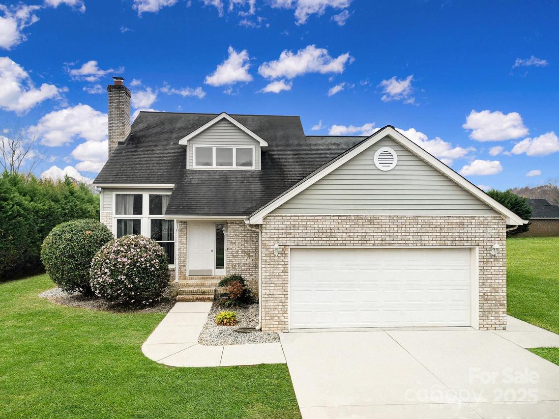 718 Emerson Dr., Mooresville, NC 28115