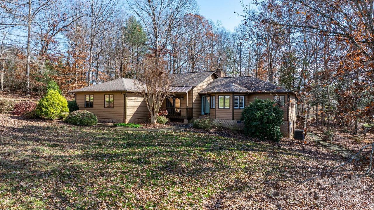 515 N Shore Dr., Hickory, NC 28601