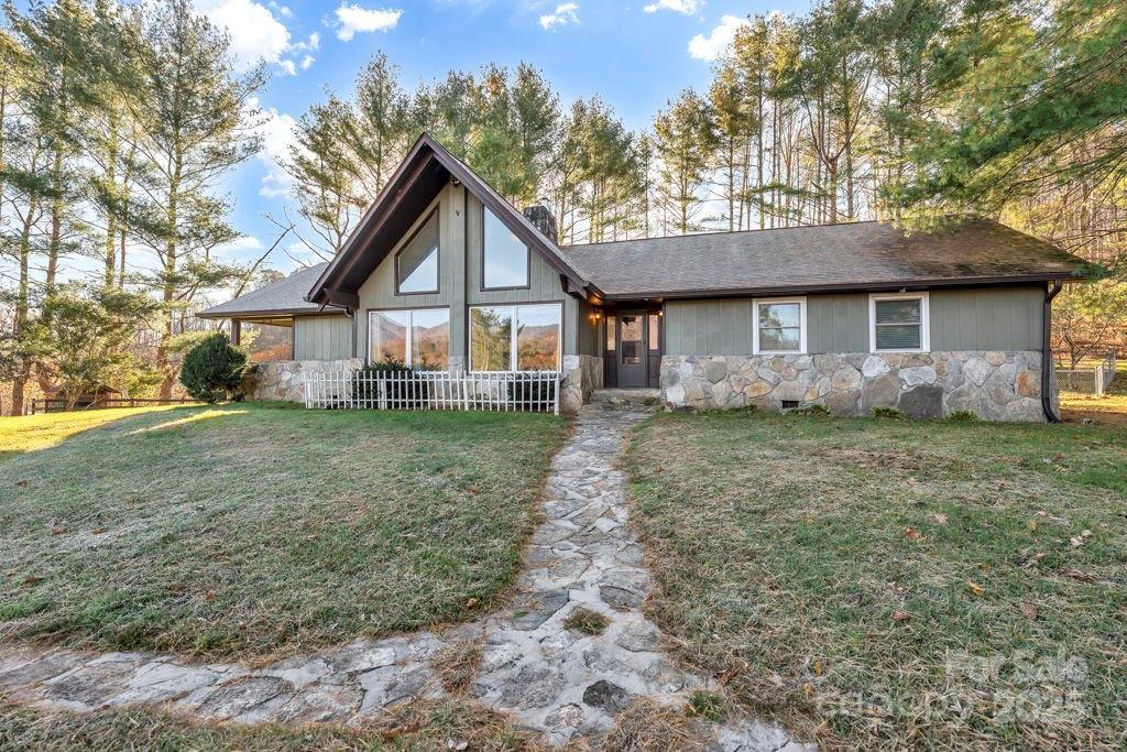 307 Minnie Ln., Bakersville, NC 28705