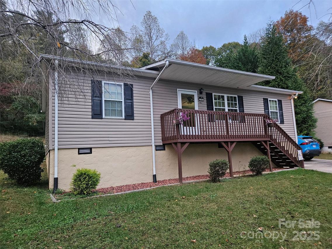 951 Cypress Ct., Lenoir, NC 28645
