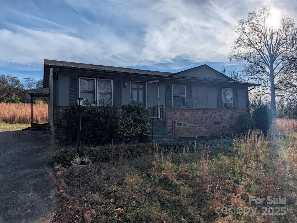 300 Lakewood Dr., Gastonia, NC 28056
