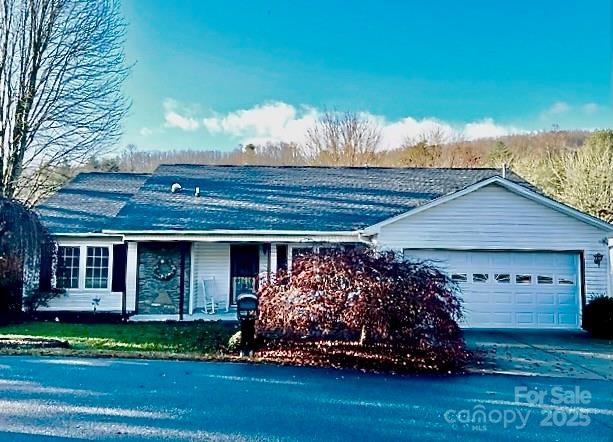 532 Woodfield Ln., Hendersonville, NC 28791