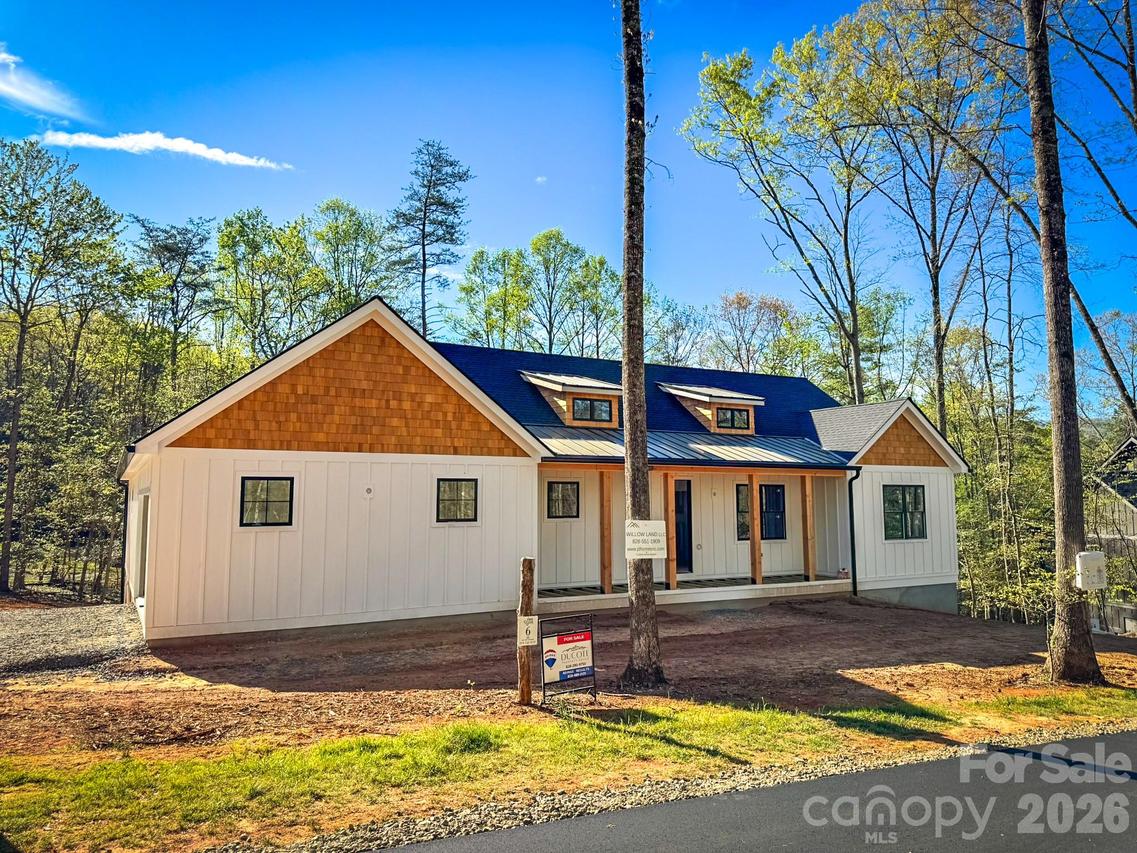 20 Nature Walk Ln., Etowah, NC 28739