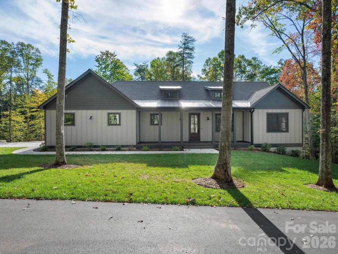 20 Nature Walk Ln., Hendersonville, NC 28739