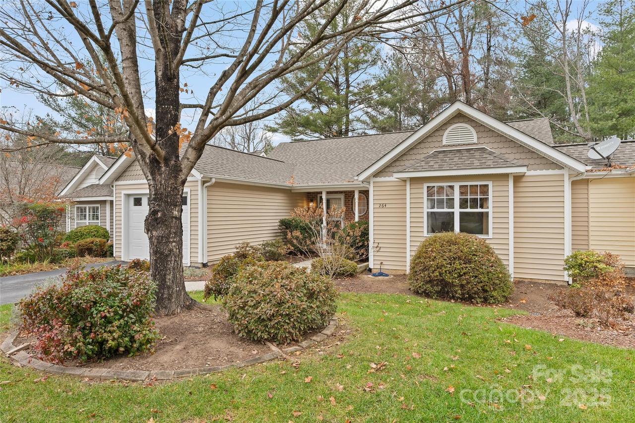 264 Charlestown Dr., Hendersonville, NC 28792