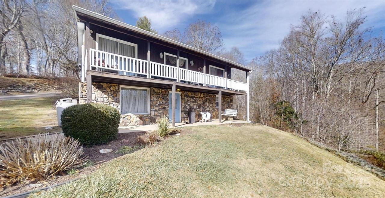 707 Lickskillet Rd., Burnsville, NC 28714