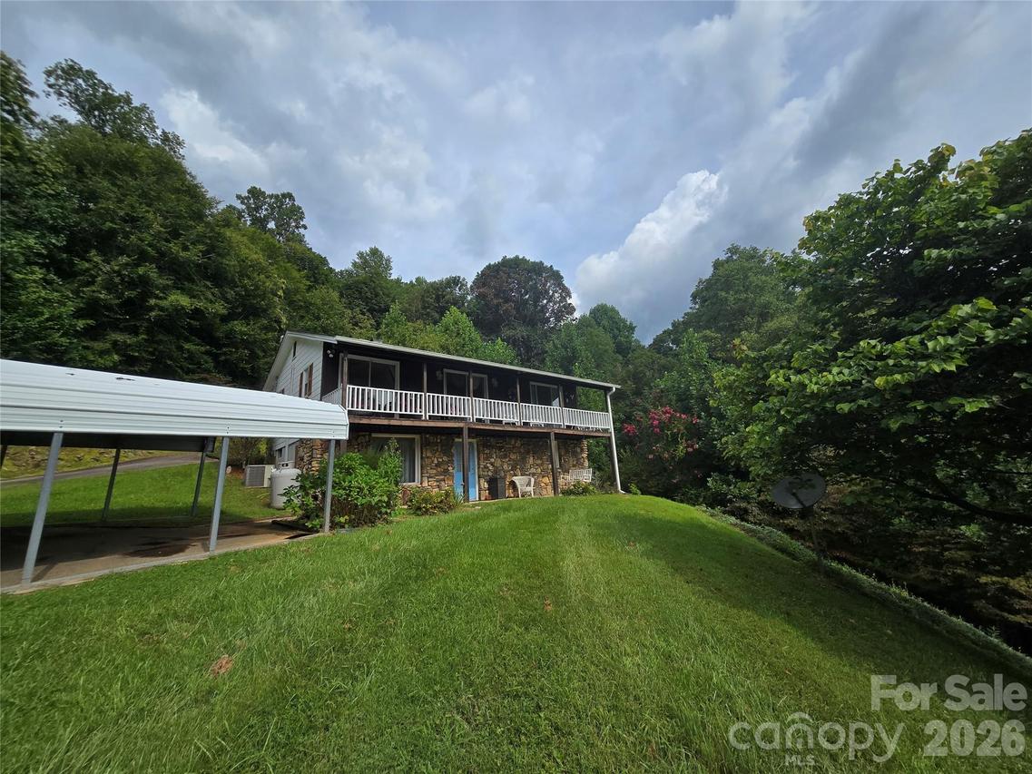 707 Lickskillet Rd., Burnsville, NC 28714