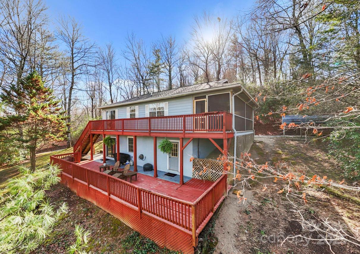 124 Flat Creek Dr., Lake Toxaway, NC 28747