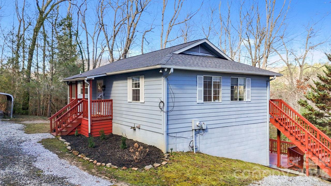 124 Flat Creek Dr., Lake Toxaway, NC 28747