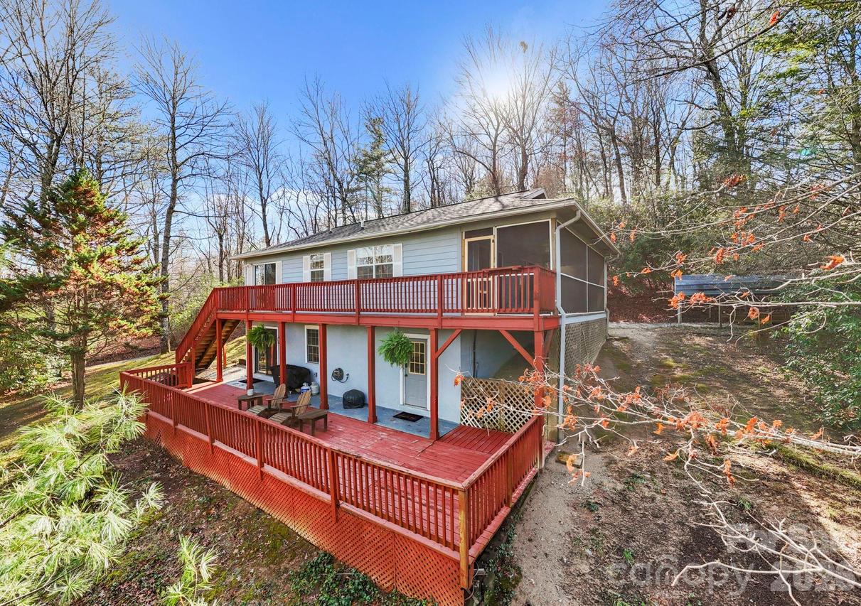 124 Flat Creek Dr., Lake Toxaway, NC 28747