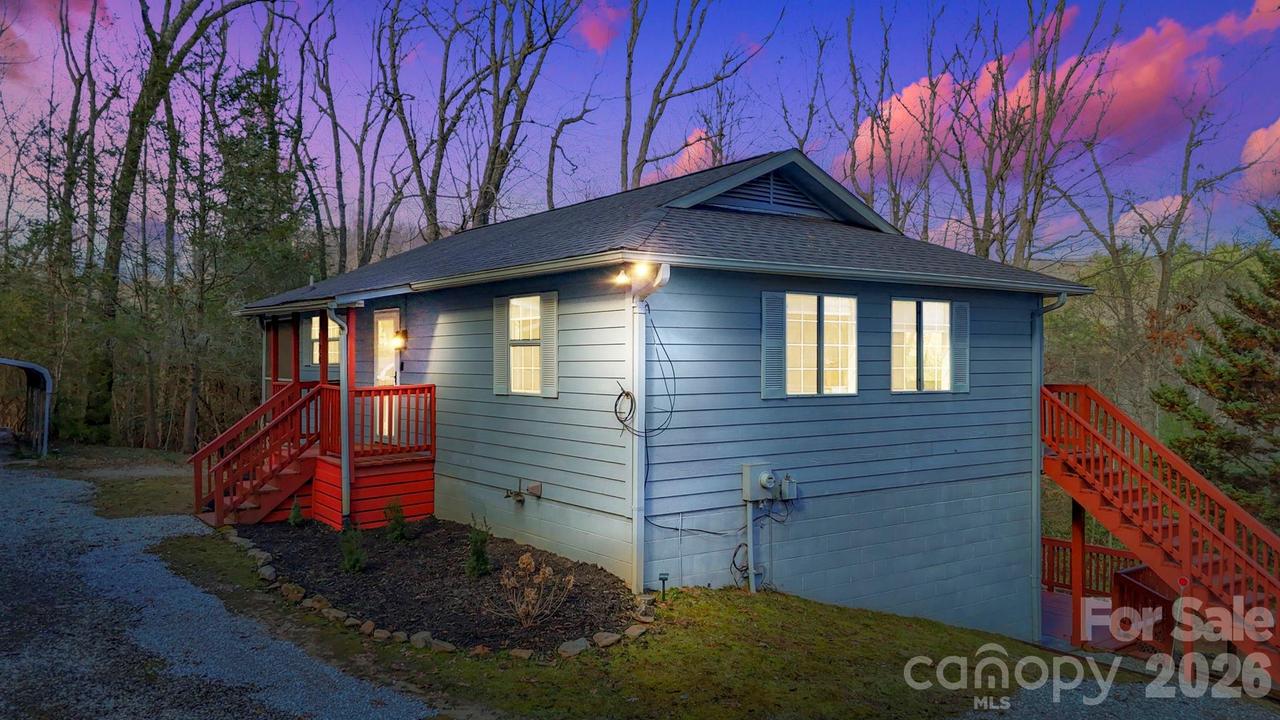 124 Flat Creek Dr., Lake Toxaway, NC 28747