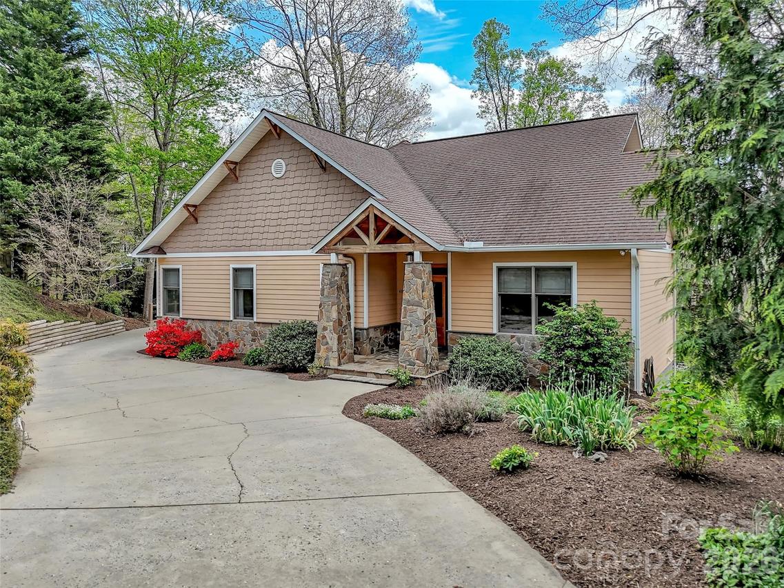48 Hoosier Ct., Lake Junaluska, NC 28745