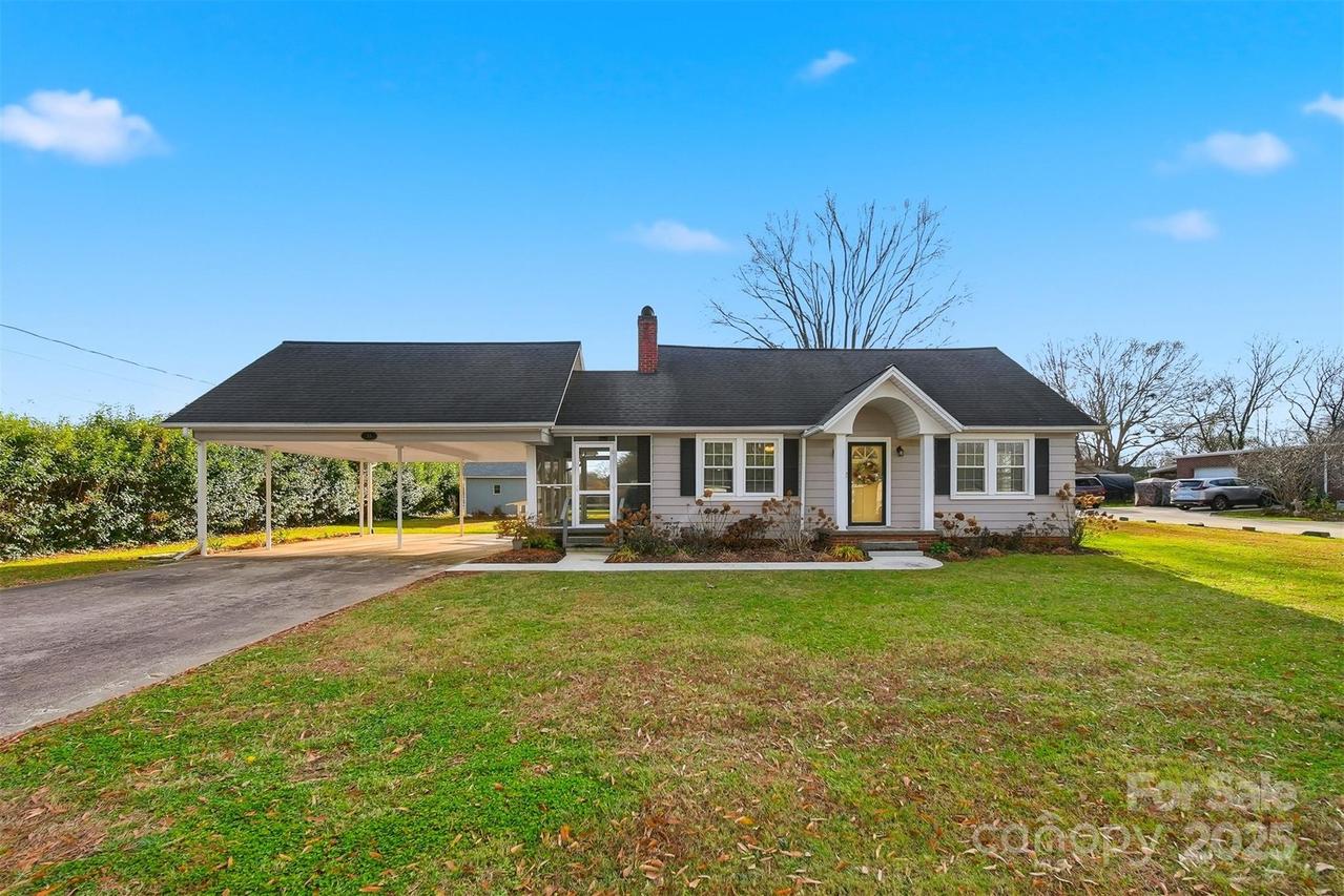 33 20th Ave., Hickory, NC 28601